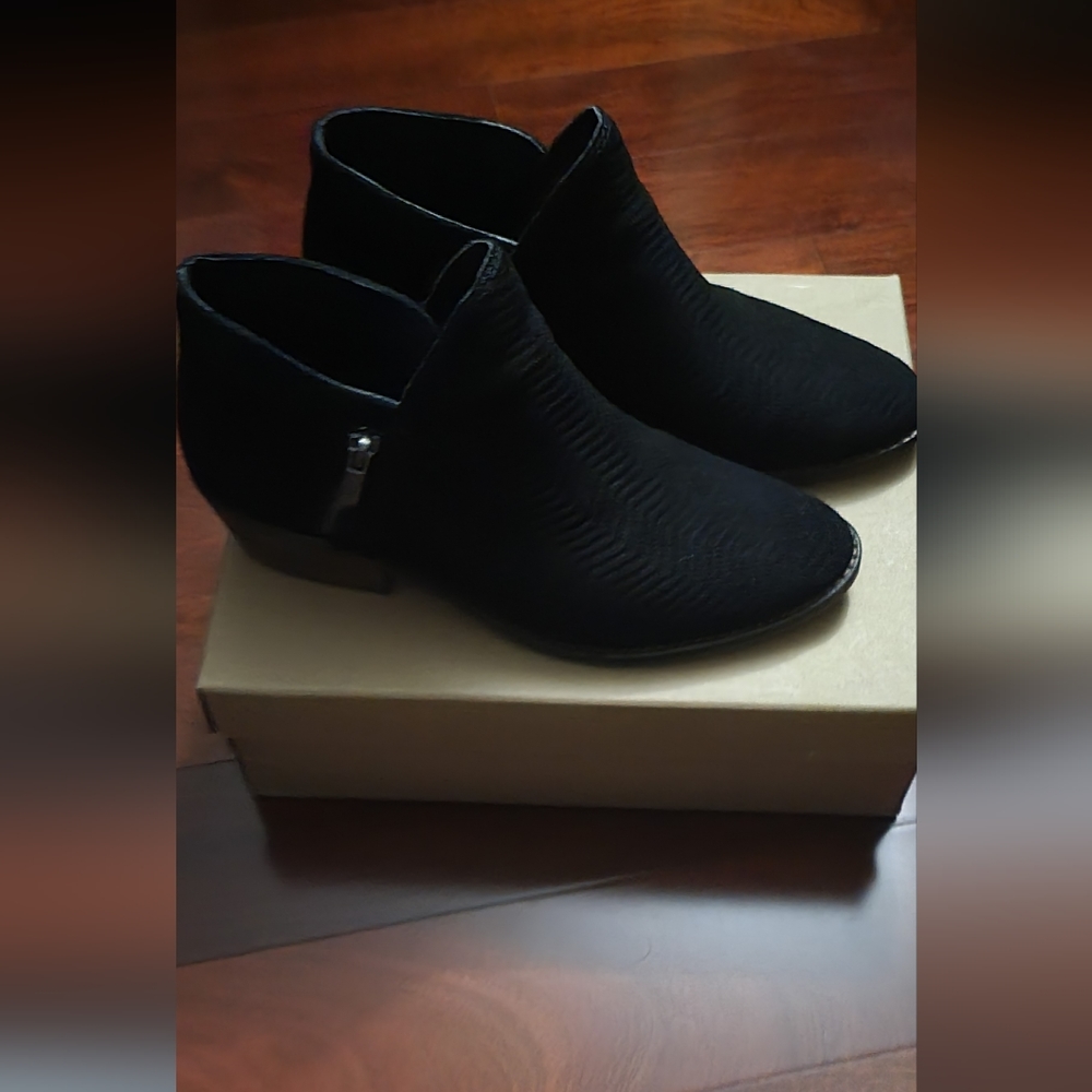 EUC Lucky Brand Fhuna Suede Almond Toe Chelsea Boots